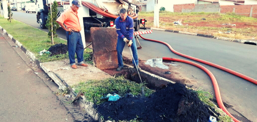 Prefeitura providencia a limpeza das redes de drenagem