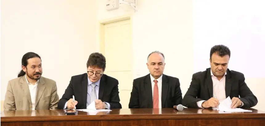 Prefeito Pedro Franco assina convênio para elaboração do Plano de Mobilidade Urbana