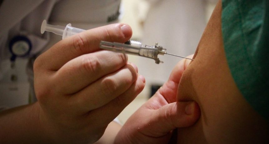 Vacinação de idosos acima de 75 anos começa hoje (15)