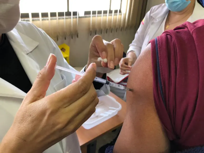 Engenheiro Coelho vacina mais de 1000 pessoas durante força-tarefa