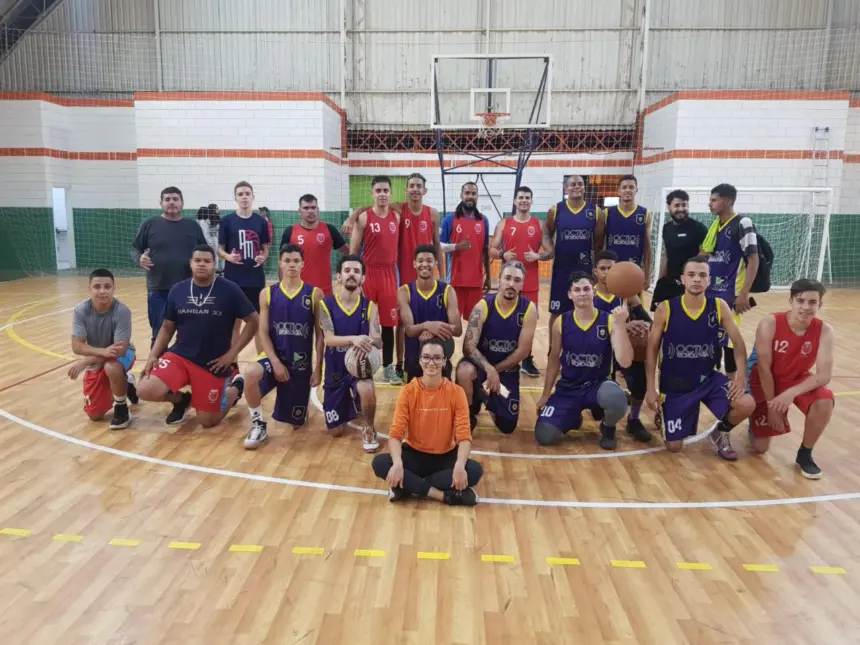 Equipe de basquete de Engenheiro Coelho vence amistoso em Holambra