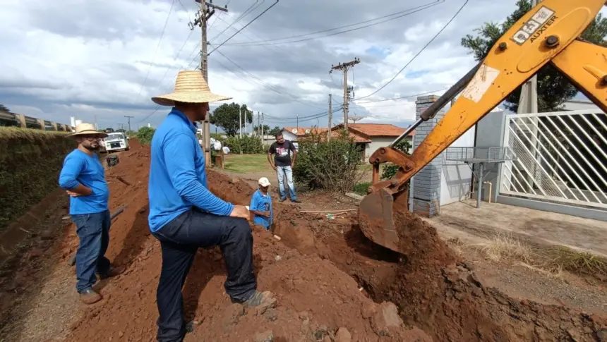 Prefeitura instala quase 900 metros de tubulação para melhorar fornecimento de água na região da “Chácara Guaiquica”