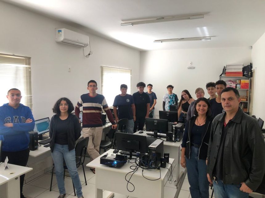 Inclusão Digital: Oficina beneficia adolescentes no SCFV de Engenheiro Coelho