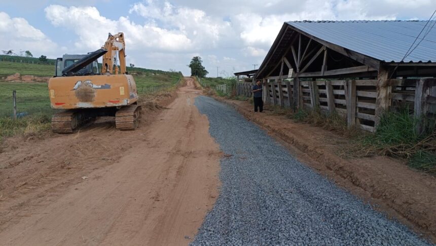 Melhor Caminho: programa de recuperação das estradas rurais do município
