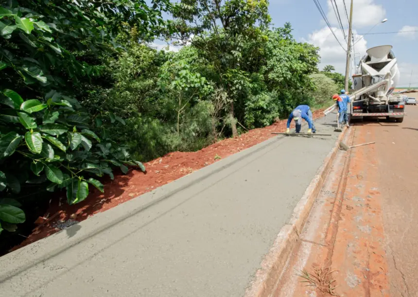 Prefeitura de Engenheiro Coelho inicia obra de calçada no Bairro Jardim do Lago