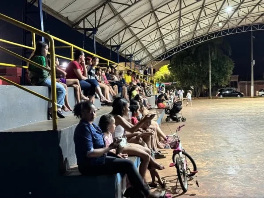 Cinema na Praça reúne famílias em Engenheiro Coelho!