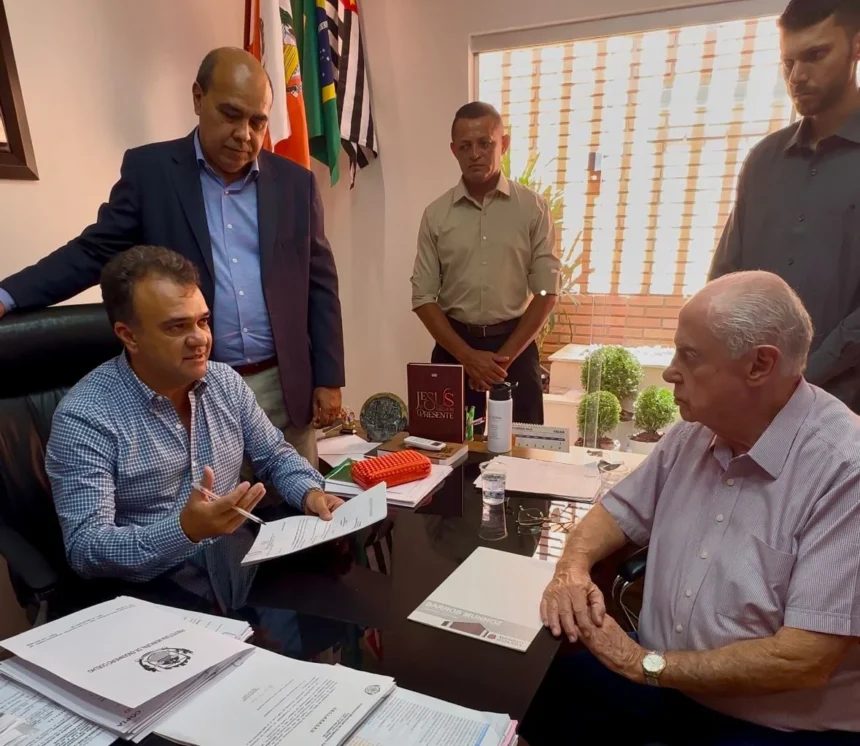 Deputado Barros Munhoz visita Engenheiro Coelho e se compromete a buscar recursos para o município