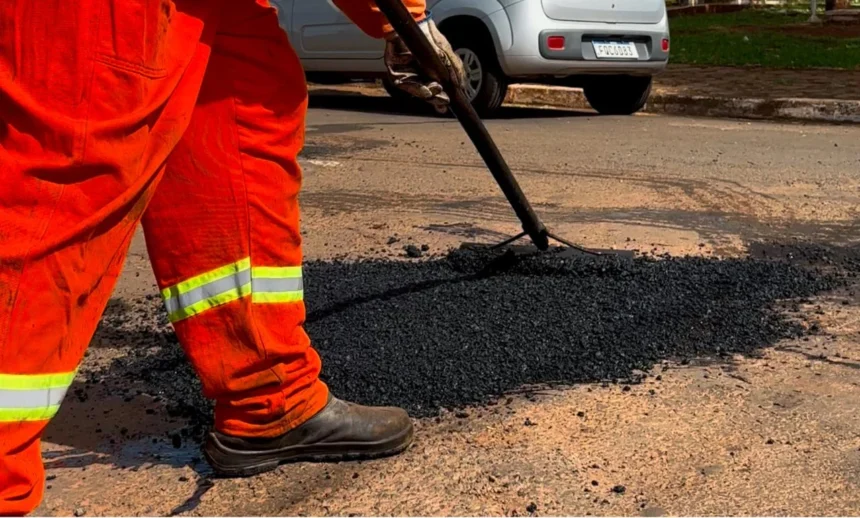 Prefeito Pedro Franco acompanha melhorias nas vias urbanas e rurais de Engenheiro Coelho