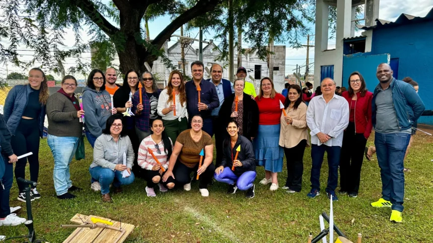 Alunos da rede municipal lançam foguetes durante a OBA