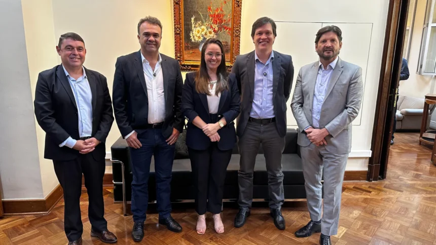 Prefeito Pedro Franco busca avanços para a educação