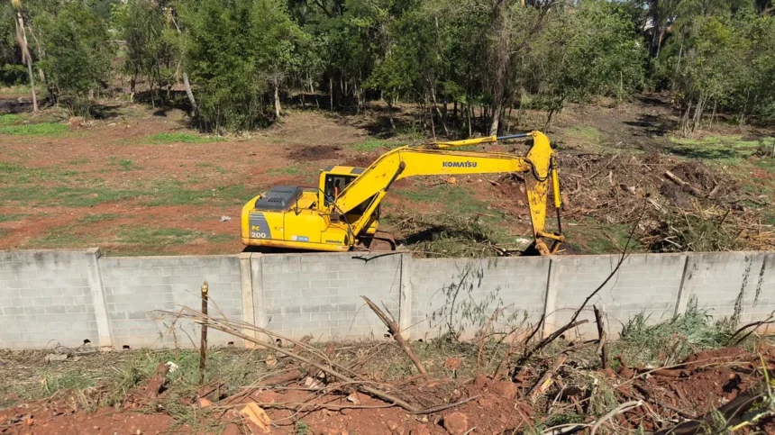 Limpeza urbana em diversos pontos da cidade