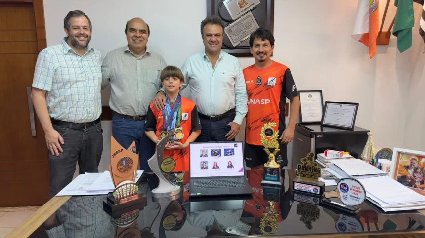 Pedro Franco recebe representantes do tênis de mesa e celebra conquistas