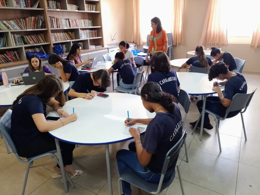 Ação conjunta cadastra 103 jovens em plataforma