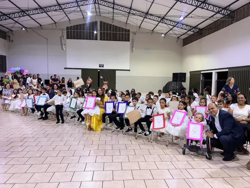 Formatura do Pré- Escolar emociona Famílias