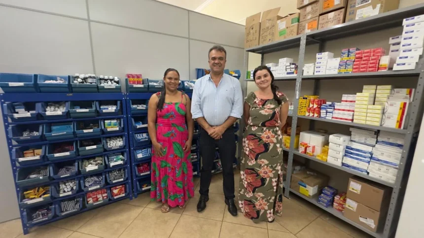 Prefeito Pedro Franco visita Farmácia Municipal e destaca regularização no estoque de medicamentos