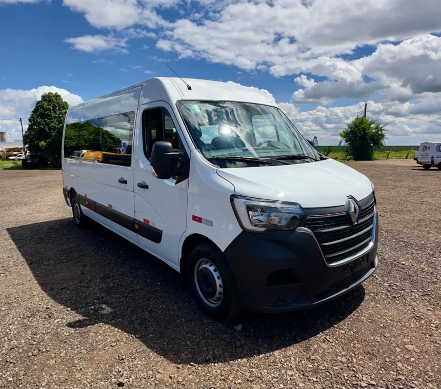 Prefeitura de Engenheiro Coelho entrega van zero quilômetro para a APAE