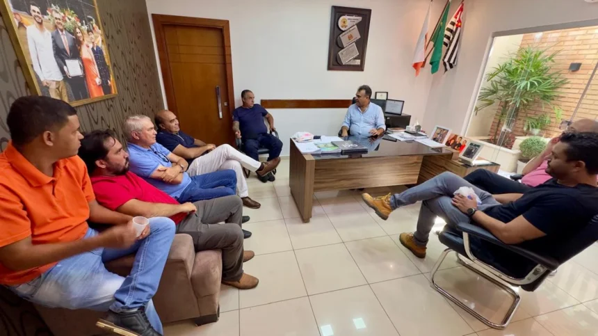Prefeito Pedro Franco realiza reunião estratégica para definir prioridades e ações em Engenheiro Coelho
