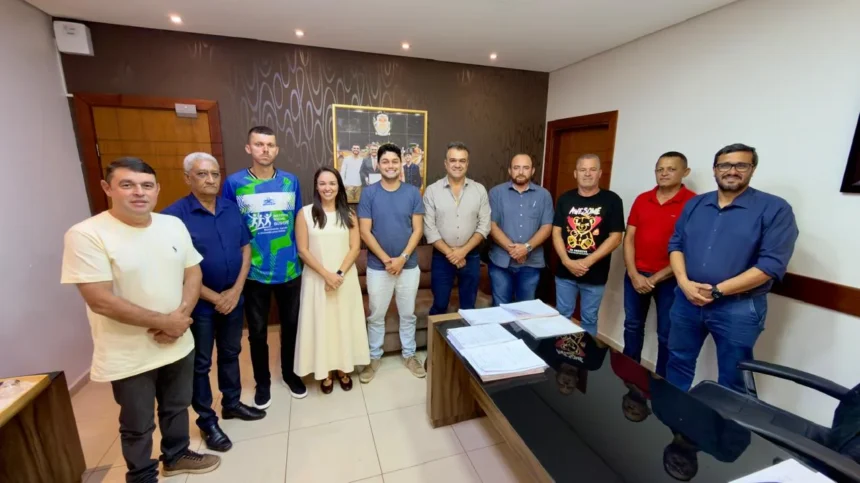 Prefeito Pedro Franco realiza reunião com vereadores