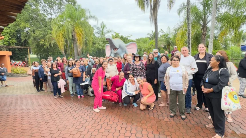 Passeio especial para grupo da terceira idade em comemoração ao Dia das Mães